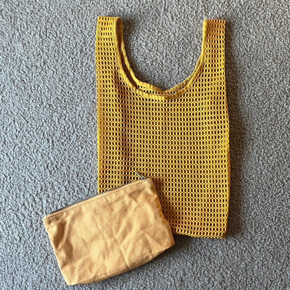 Baggu knitted like standard with zip pouch
